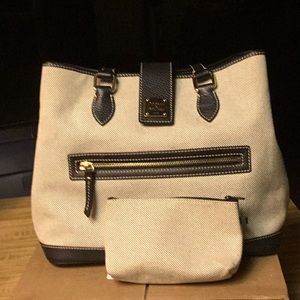 Dooney & Bourke Canvas & Leather Bag💥💥SALE